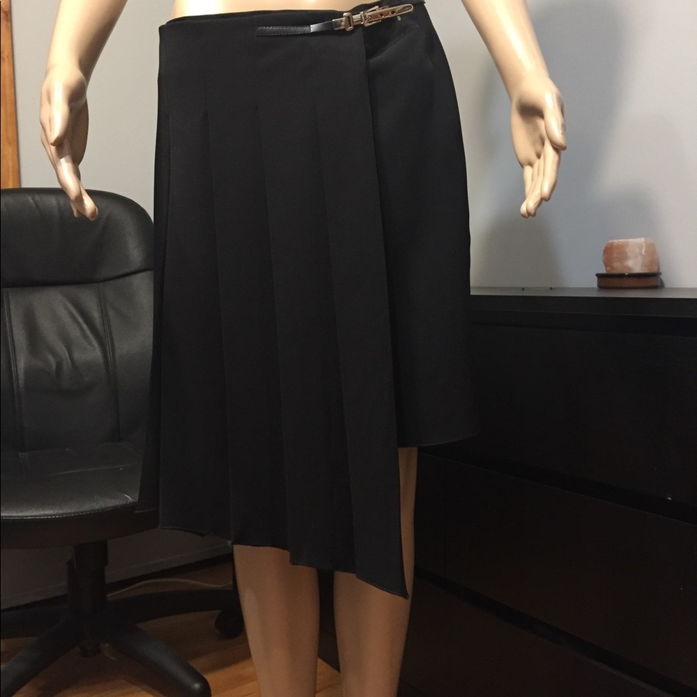 NWOT. Asymmetric dark blue skirt by Sharagano, made in France, size M